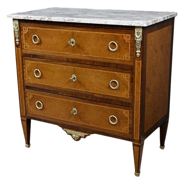 Commode style Louis XVI